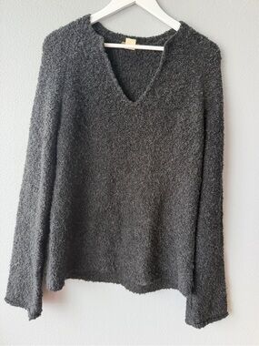 J Crew grey black boucle chunky knit long sleeve v-neck sweater Women’s sz M